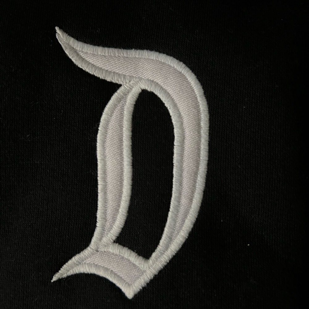 DISNEYLAND VINTAGE AUTHENTIC ORIGINAL ZIPPED BLACK HOODIE NEW WITHTAGS - Picture 3 of 7